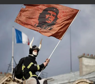 Parigi Scontri di piazza tra vigili del fuoco e polizia