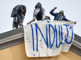 Foto Claudio Furlan - LaPresse 
08 Marzo 2020 Milano (Italia) 
News
Rivolta dei detenuti al carcere San Vittore a causa delle nuove misure per l emergenza coronavirus


Photo Claudio Furlan/Lapresse
09 March 2020 Milan (Italy)
Inmates rebellion at San Vitttore prison for the new coronavirus measures