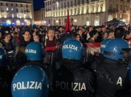 torino cariche polizia 24 aprile