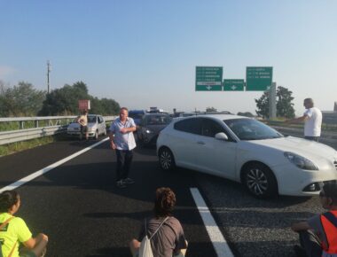 Torino - Ultima generazione blocco traffico