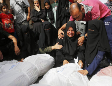 DEIR AL BALAH, GAZA - MAY 27: Relatives mourn as the bodies of Palestinians including babies and children, died in Israel's attack on the Nuseirat Refugee Camp are brought to Al-Aqsa Martyrs Hospital in Deir al Balah, Gaza on May 27, 2024. ( Ashraf Amra - Anadolu Agency )