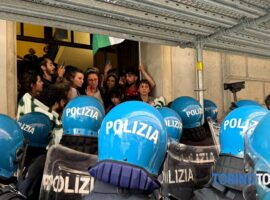 Torino Studenti Palestina protesta polizia