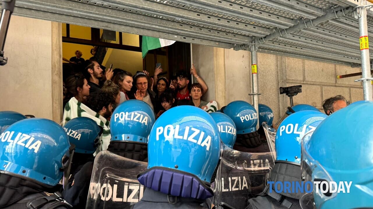 Torino Studenti Palestina protesta polizia