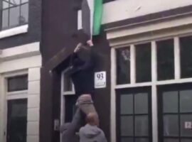 amsterdam bandiera palestinese strappata