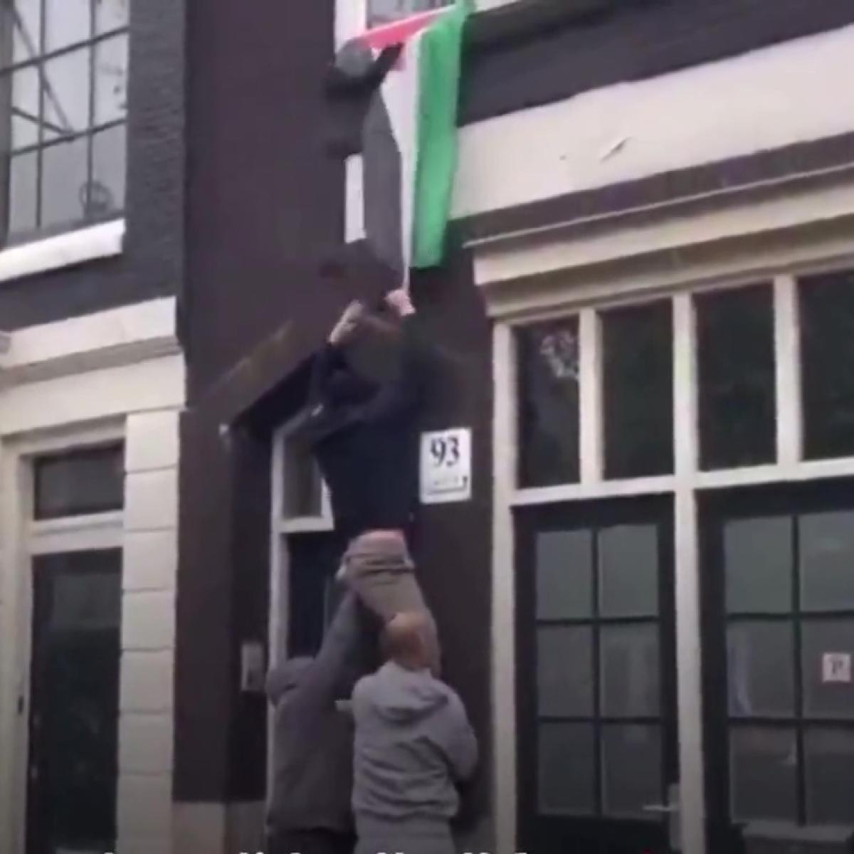 amsterdam bandiera palestinese strappata