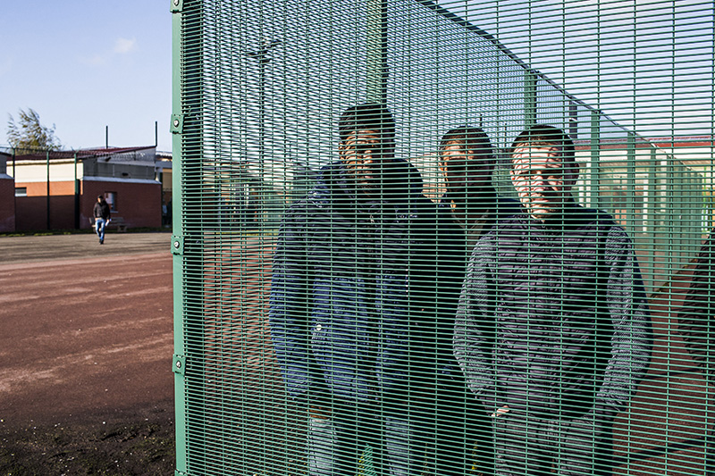 13 novembre 2017, Le Mesnil-Amelot (77), FRANCE. Personnes retenues dans le Centre de Rétention Administrative (CRA) du Mesnil-Amelot. Les personnes ont donné leur accord pour être en photo