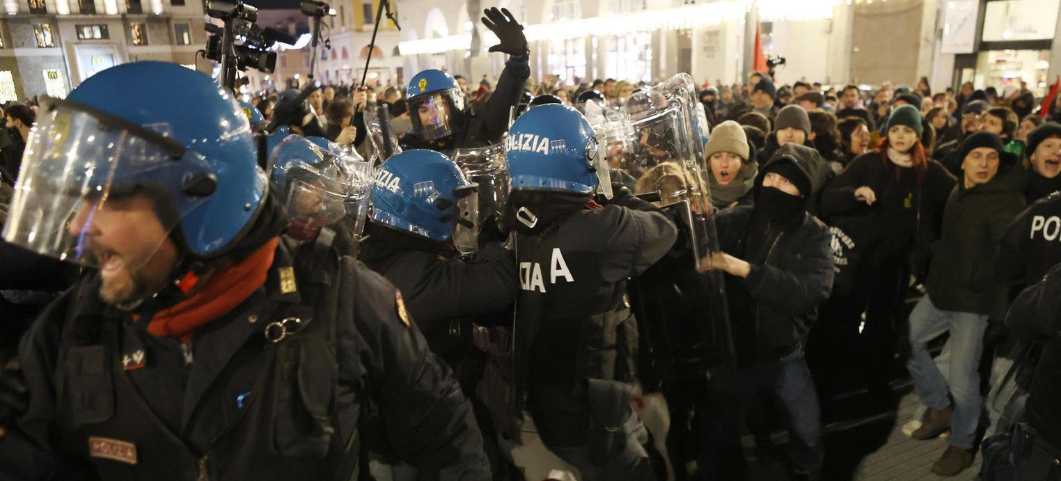 brescia cariche antifascisti