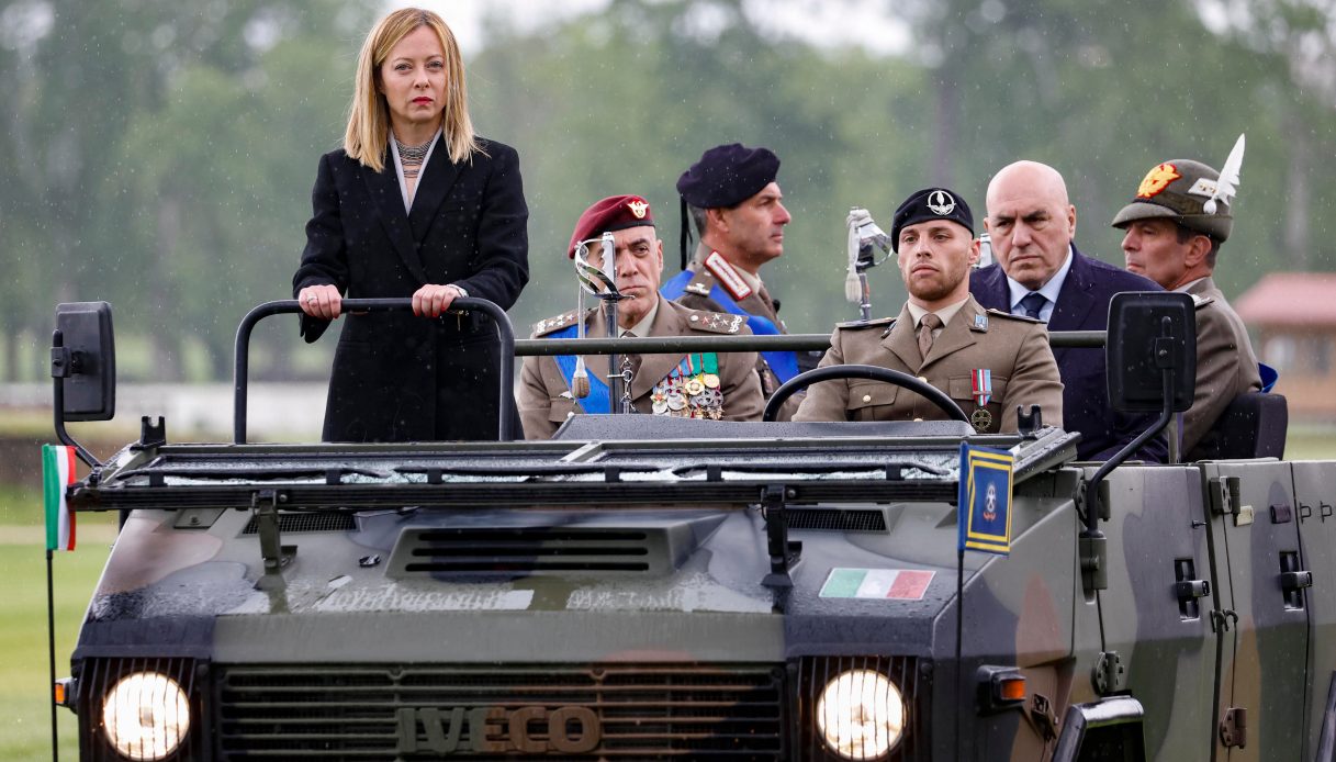 meloni-jeep-esercito-crosetto