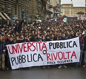 università